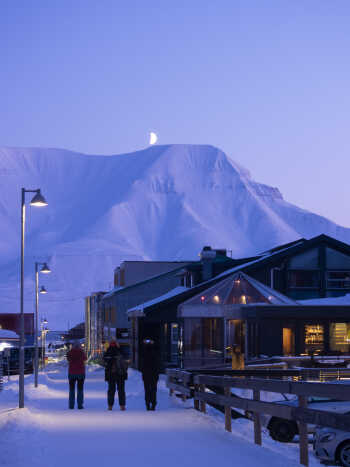 Longyearbyen in blue winter light