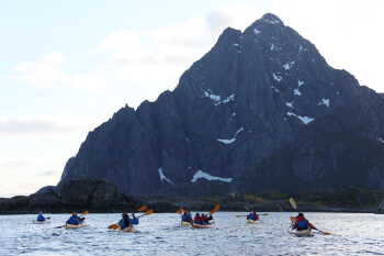 Kayaking towards Vågakallen