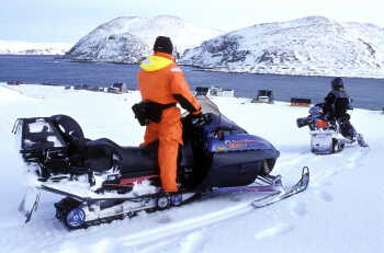 Snowmobiles in Norkyn