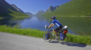 Cycling along Gryllefjord